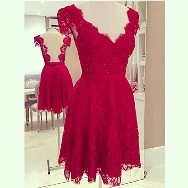 ROBE Robe licou en dentelle rouge