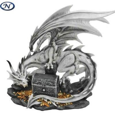 Statuette géante dragon blanc sur coffre Cette statue de dragon est