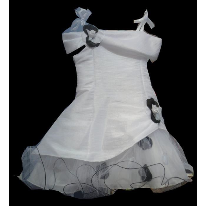 blanche neuve 1OO% polyester  Vendue avec une &eacute;tole Robe avec