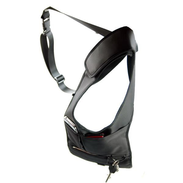 sacoche homme sous bras