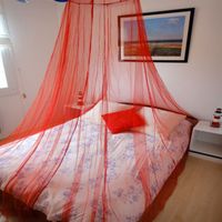Moustiquaire Rouge Ciel de lit simple ou double Moustiquaire Rouge Ciel de lit simple ou double