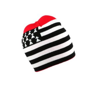BONNET , CAGOULE Bonnet Breton Rouge, Blanc et Noir représentant le