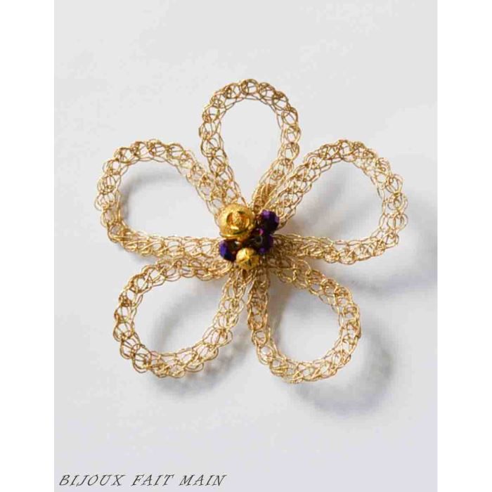 Broche chien dorée et rouge des années 1960 français