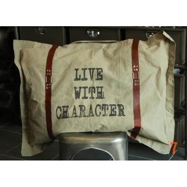 Grand coussin de style industriel Grand coussin de style industriel