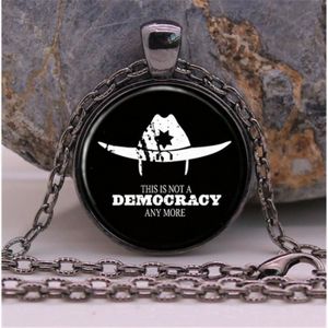 SAUTOIR ET COLLIER The WALKING DEAD collier pendentif Rick Grimes Car. \u2039\u203a