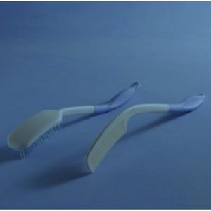 BROSSE - PEIGNE Brosse et peigne à long manche (lot de 2) BROSSE - PEIGNE Brosse et peigne à long manche (lot de 2)
