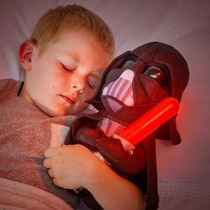 STAR WARS Doudou Lumineux et Veilleuse 2-en-1 GoGlow DARK VADOR - Worlds Apart