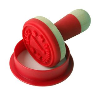 YOKO DESIGN Tampon ? biscuits bonne f?te avec emporte-pi?ce bois et rouge
