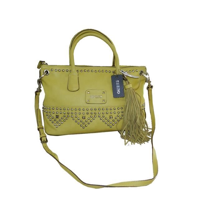 Sac Ã  main femme de couleur jaune de marque Guess portÃ© bras et en ...