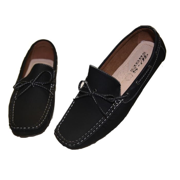 Mocassin homme bateau Les chaussures bateau homme en cuir sont un choix parfait pour les lieux de travail et de l' habillement formel, tandis que pour les soirées et les sorties un loafer daim ou casual est plus adéquat. Nous vous proposons une grande sélection de chaussures bateau pour hommes pour vous aider à .