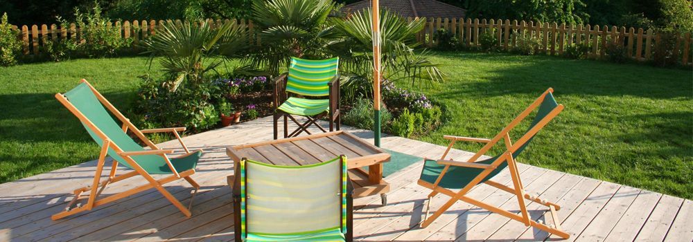 des transats pour jardin se plaçant sur le terrasse