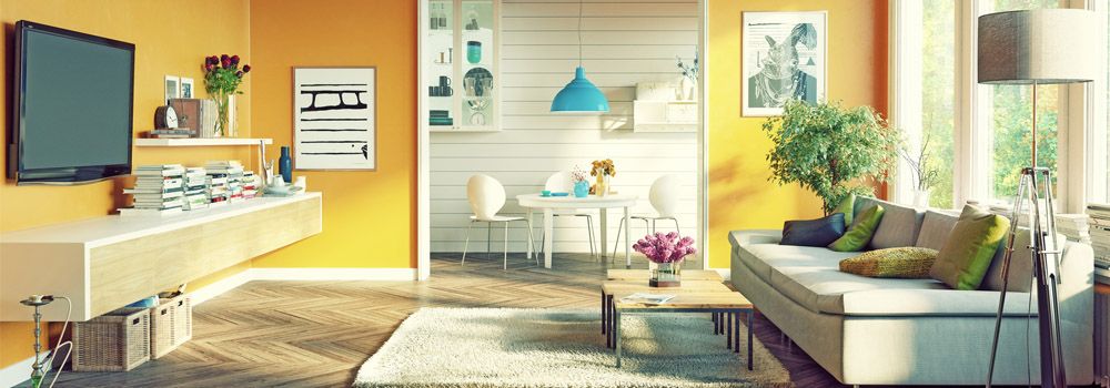 salon jaune avec un canapé beige