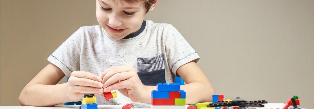 figurines Playmobil, brouette bleue, pièces de monnaie
