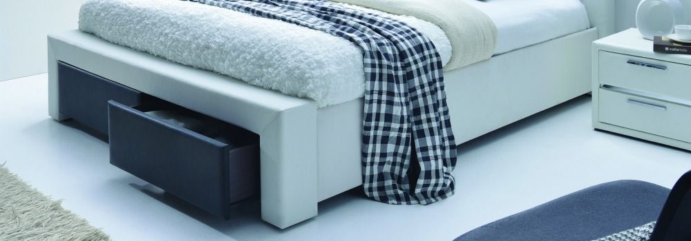 lit tiroir avec étagère et linge de lit à motifs fleur