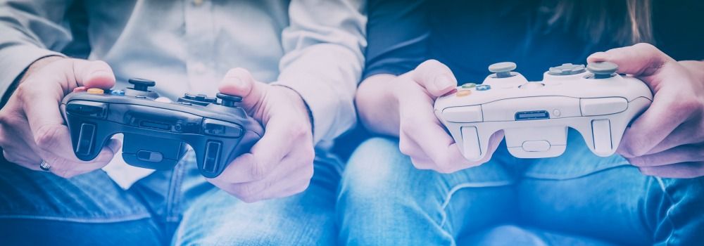 garçon jouant au jeu vidéo