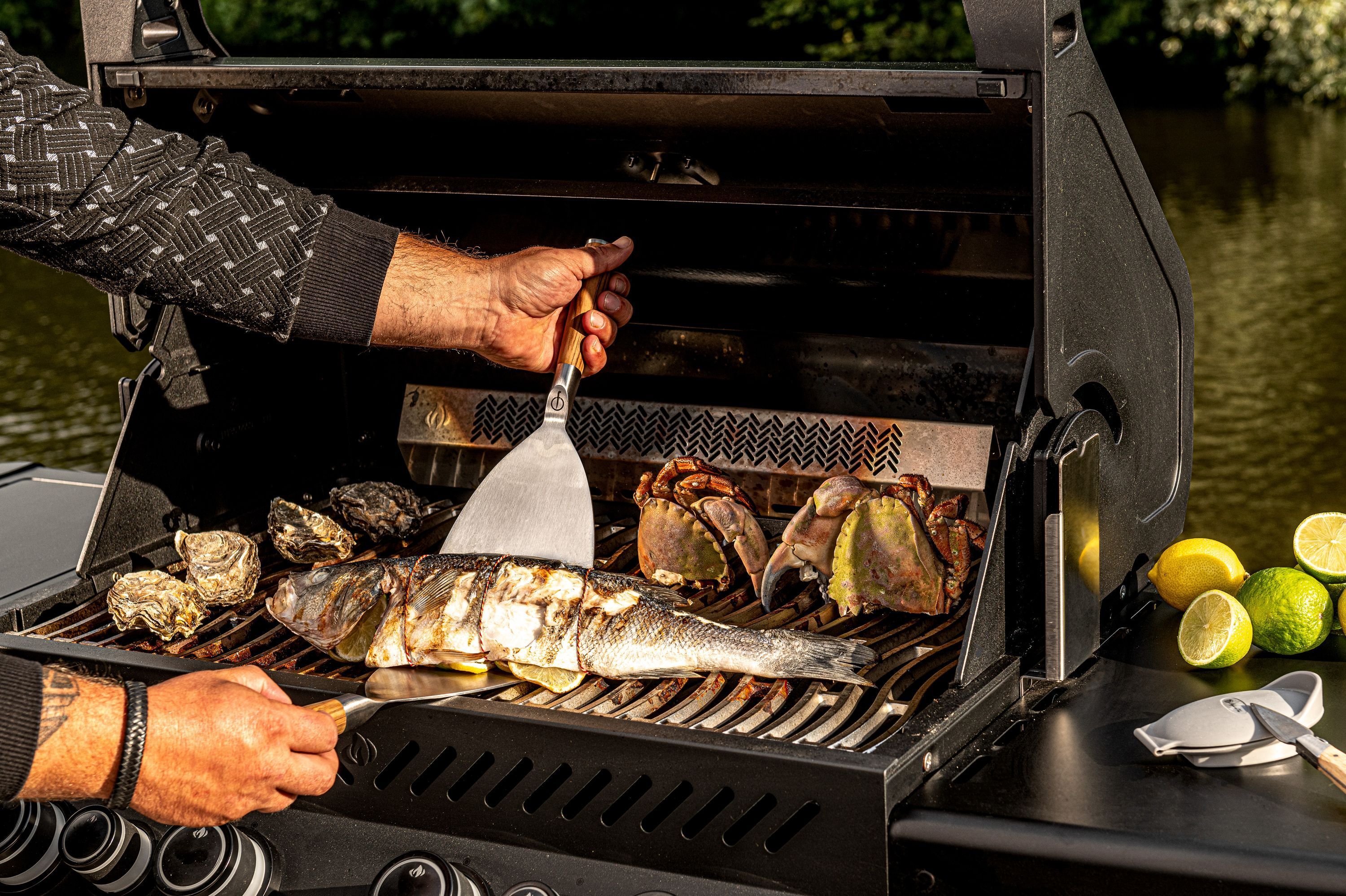 Spatule Plancha Forged Churrasco en Acier Inox avec Manche en Bois d'Olivier