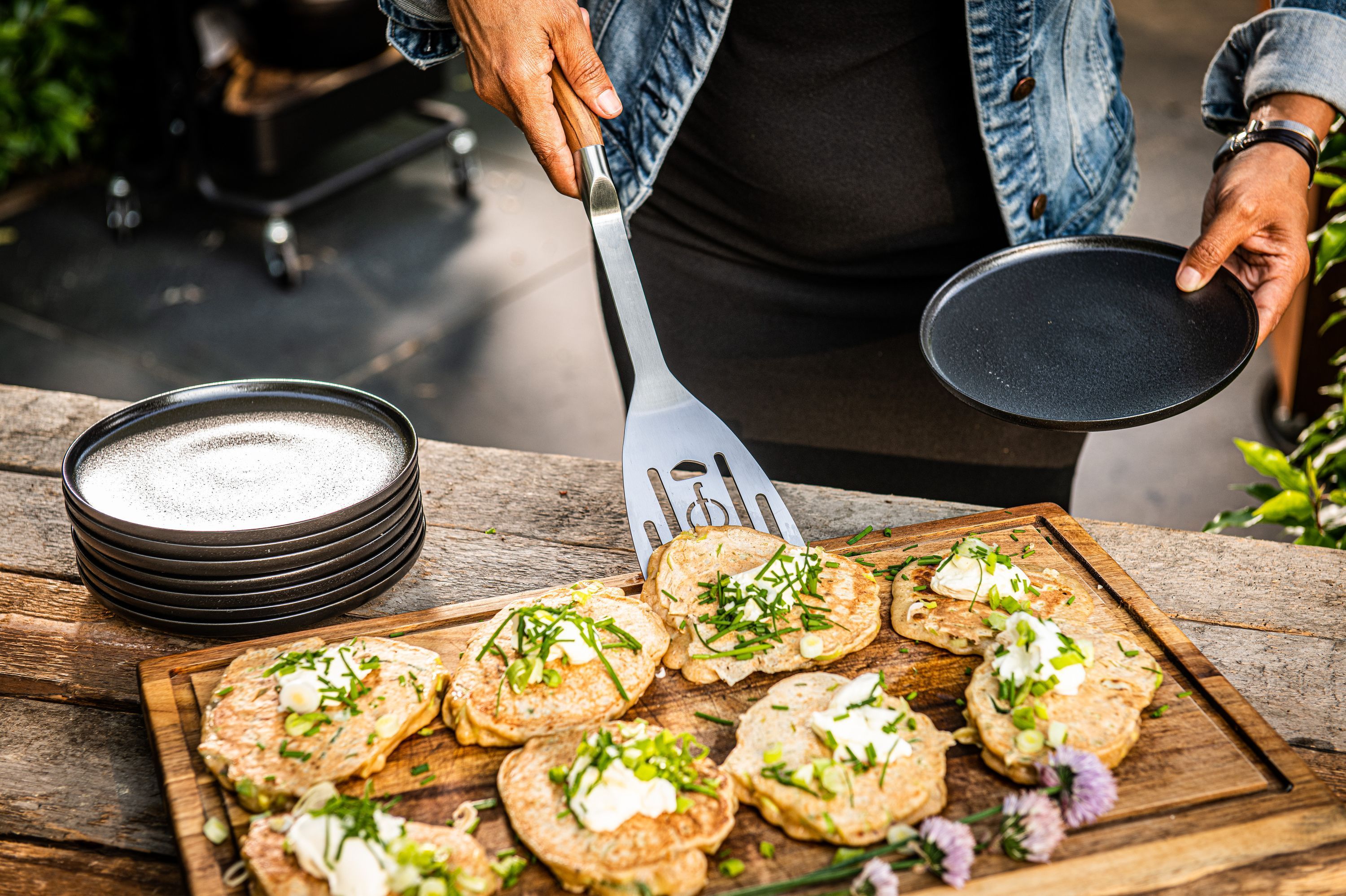 Spatule à trou Forged Churrasco en acier inoxydable - 38,5 x 13,5 cm