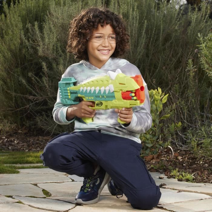 Nerf DinoSquad Armorstrike blaster a fléchettes, barillet rotatif 8 fléchettes, 16 fléchettes Nerf Elite, design d'ankylosaure