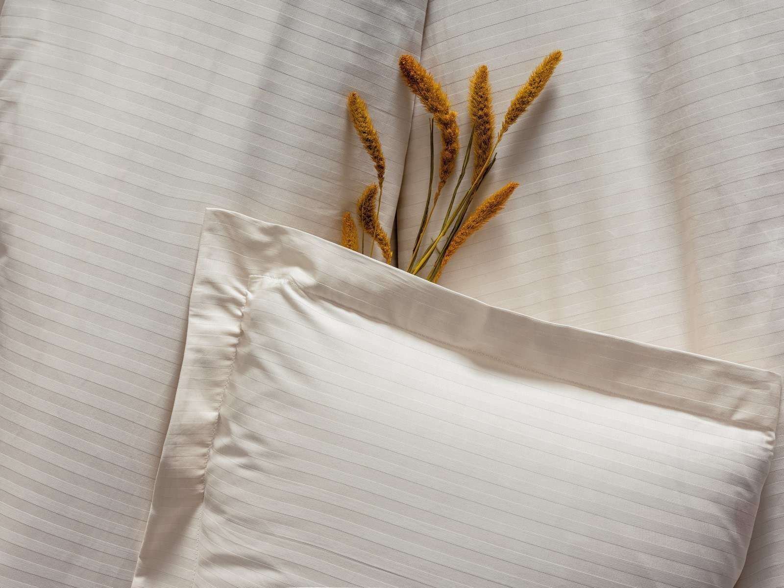 Image secondaire de Parure de lit satinée 140x200 cm avec taie d'oreiller - Rayures Ecru