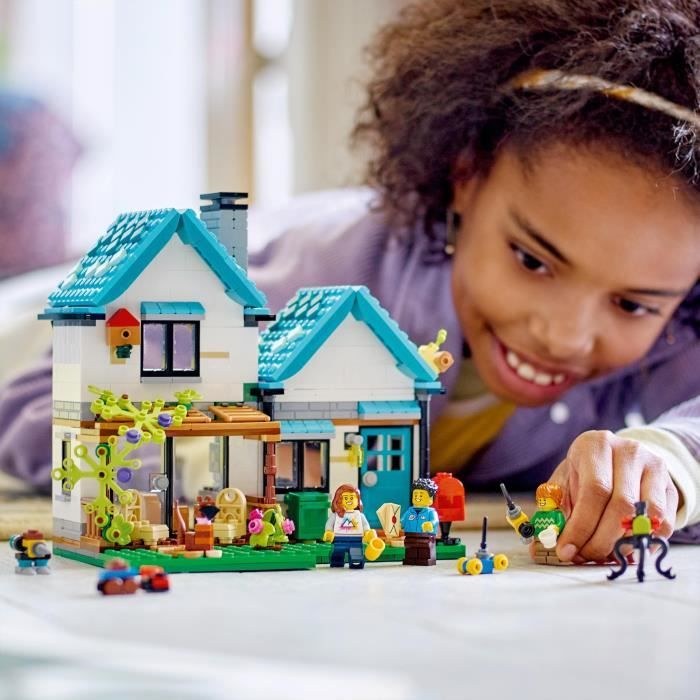 LEGO Creator 3-en-1 31139 La Maison Accueillante, Maquette avec 3 Maisons Différentes, et Figurines