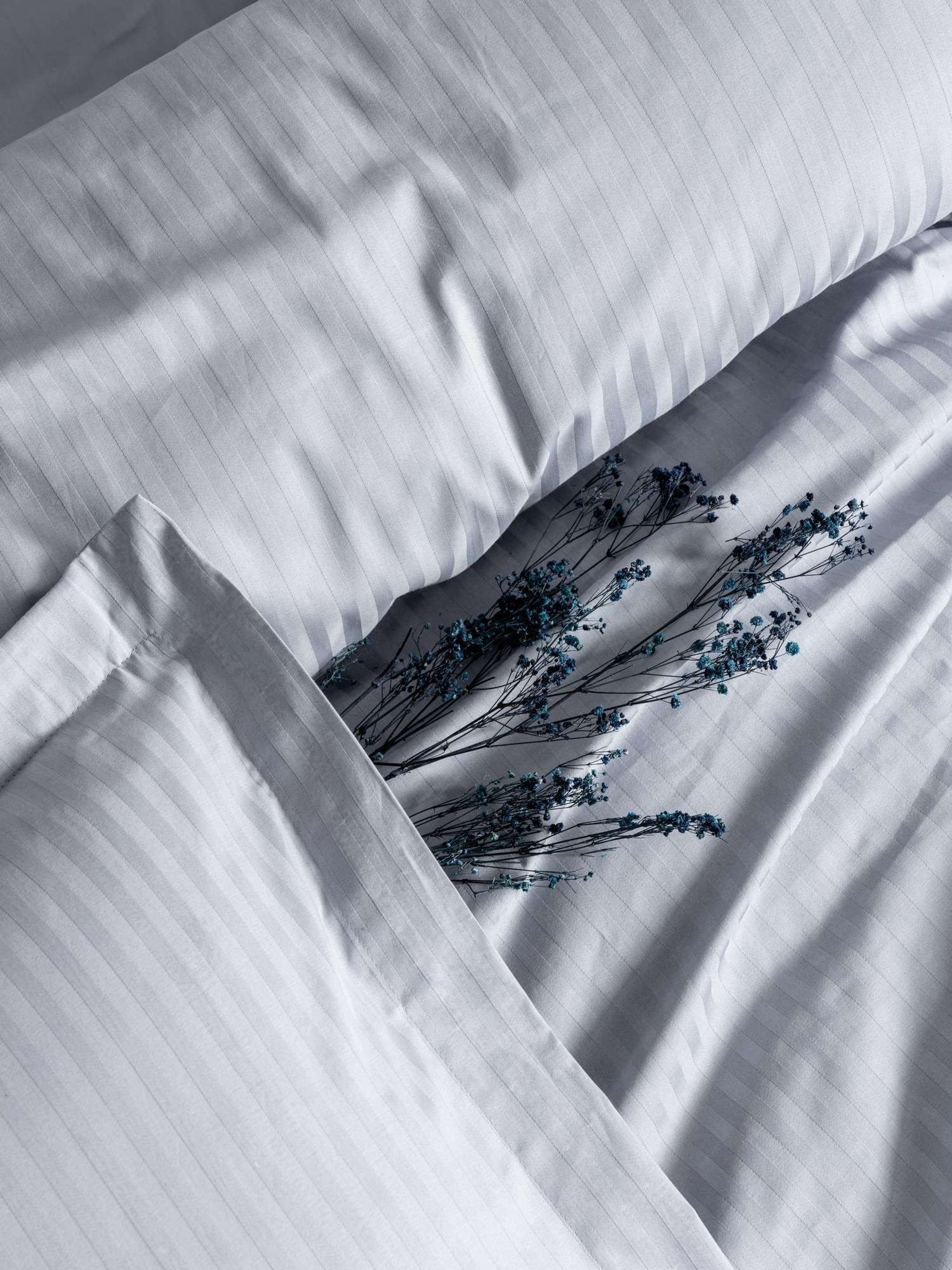 Image secondaire de Parure de lit en satin rayé gris - Housse de couette 140x200cm et taies 60x60cm