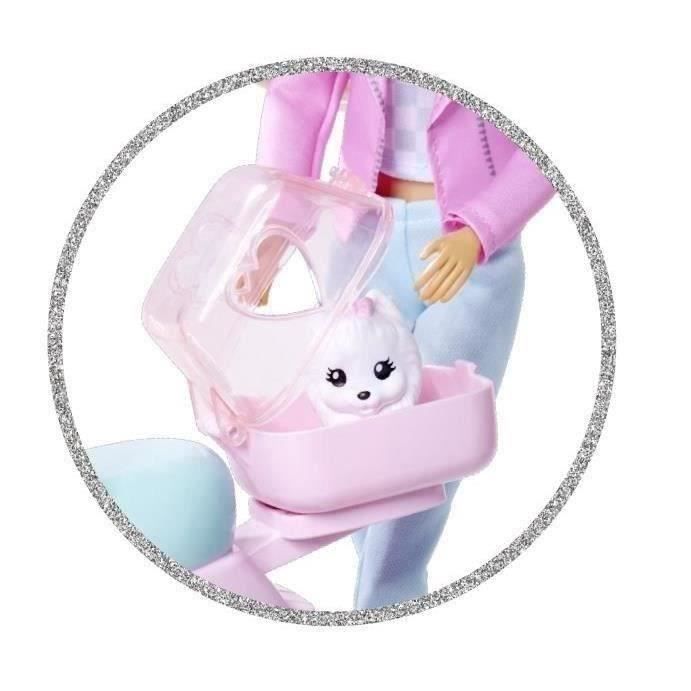 Image secondaire de Steffi Love et son scooter élégant avec chien