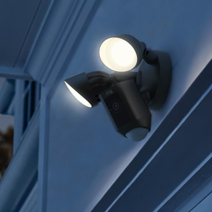 RING - Floodlight Cam Wired Plus - Caméra de surveillance extérieure , Vidéo HD 1080p, projecteurs LED, sirene intégrée