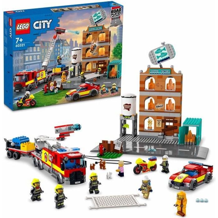 LEGO 60321 City Fire La Brigade des Pompiers, Jouet de Camion, Moto et Remorque, avec Figurine de Chien, Garçons et Filles Des 7 Ans