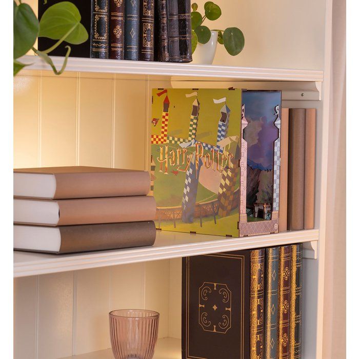 Image secondaire de Maquette 3D Book Nook Harry Potter - Terrain de Quidditch avec LED