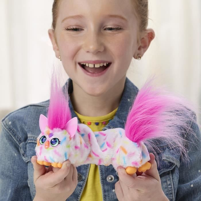 Image secondaire de Furby DJ Furblets Berry-Cup-Cake, Mini peluche électronique, jouet pour enfant, 45 sons et musiques, des 6 ans