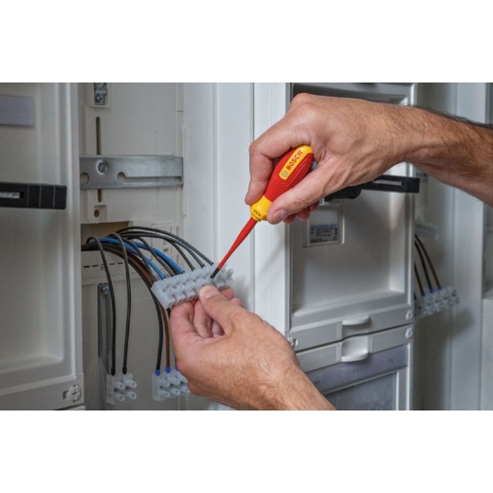 Image secondaire de Tournevis VDE - BOSCH - SL3,5x75 - Isolé jusqu'à 1000V - Manche ergonomique - Embout plat