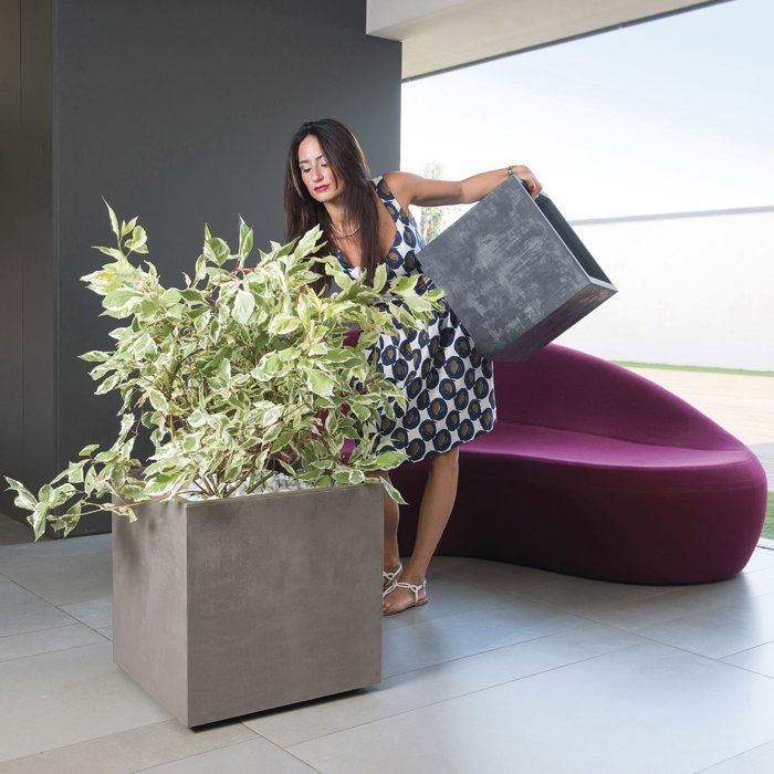 Image secondaire de Pot de fleurs carré Millennium 80L avec roulettes - Marron