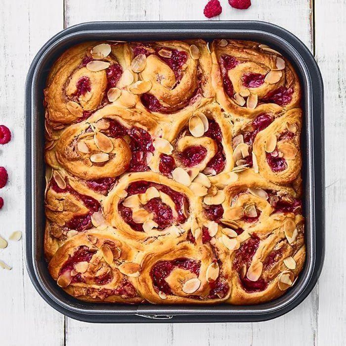 Image secondaire de Moule carré à fond amovible BIRKMANN - Acier carbone antiadhésif 24x24 cm