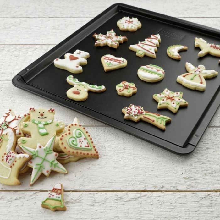 Image secondaire de Ensemble avec plaque à pâtisserie extensible et 9 emporte-pièces sur cintre - ZENKER