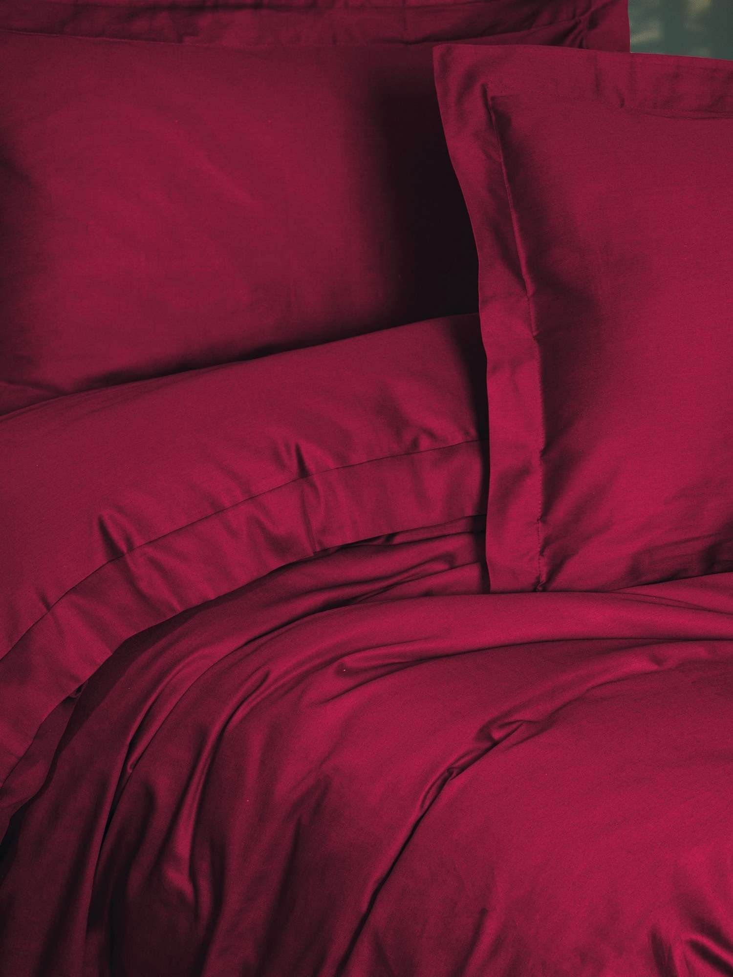 Image secondaire de Parure de lit satin rouge bordeaux - Housse de couette 140x200cm et taies 60x60cm