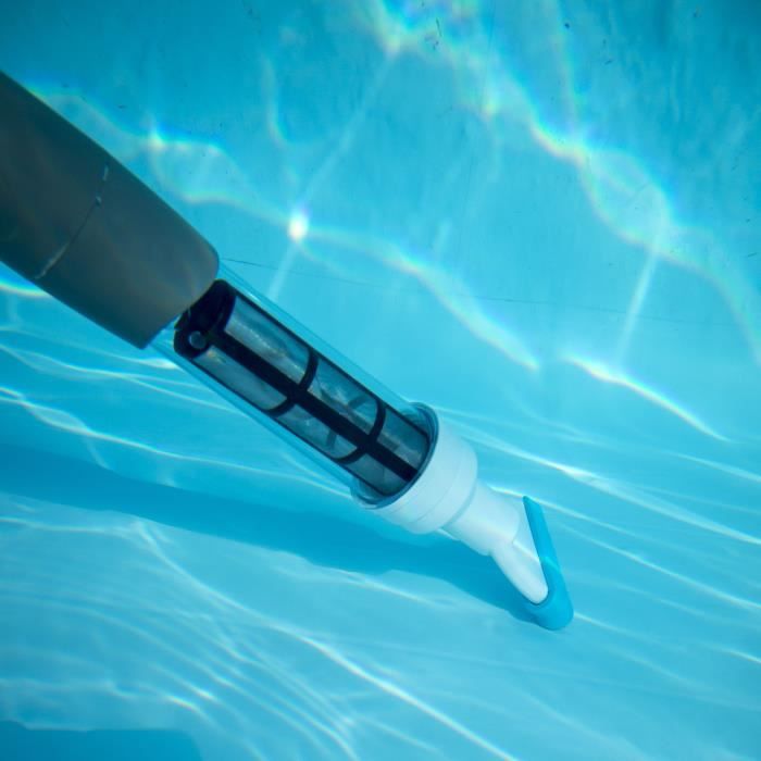 GRE - Nettoyeur de fond a batterie pour piscine - Avec manche téléscopique