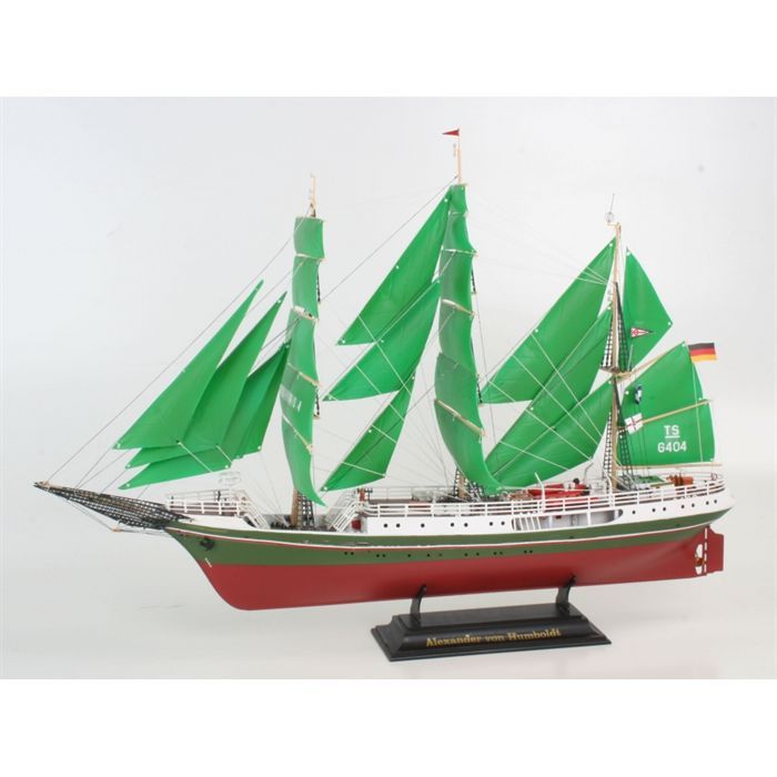 Alexander v. Humboldt revell   Cette maquette contient 224 pièces