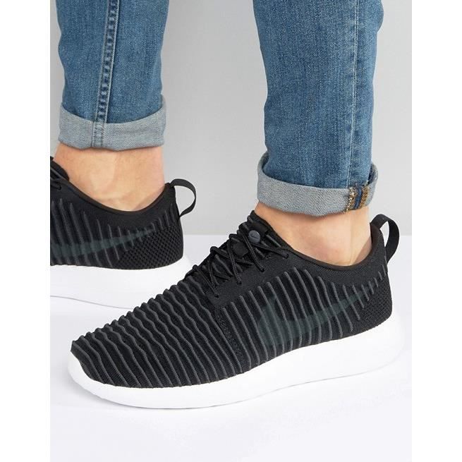 Baskets Nike Roshe Two Flyknit 844833 001 noires. Baskets Nike Roshe Two Flyknit 844833 001 noires.