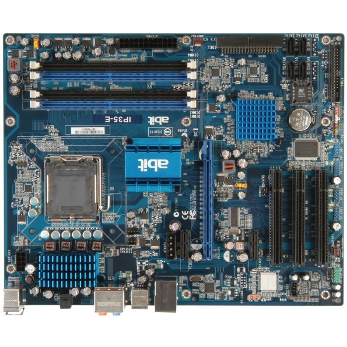 Socket LGA 775   Chipset Intel P35 et ICH9R   4 slots DDR2 800/667