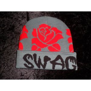 BONNET , CAGOULE BONNET GRIS NOIR ET ROUGE SWAG HOMME FEMME ADO