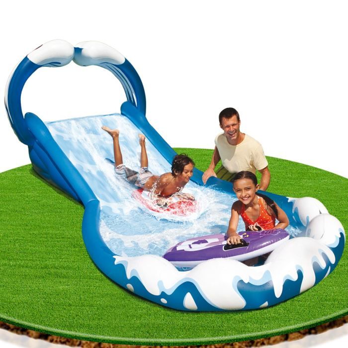 piscine gonflable avec toboggan et jet d'eau