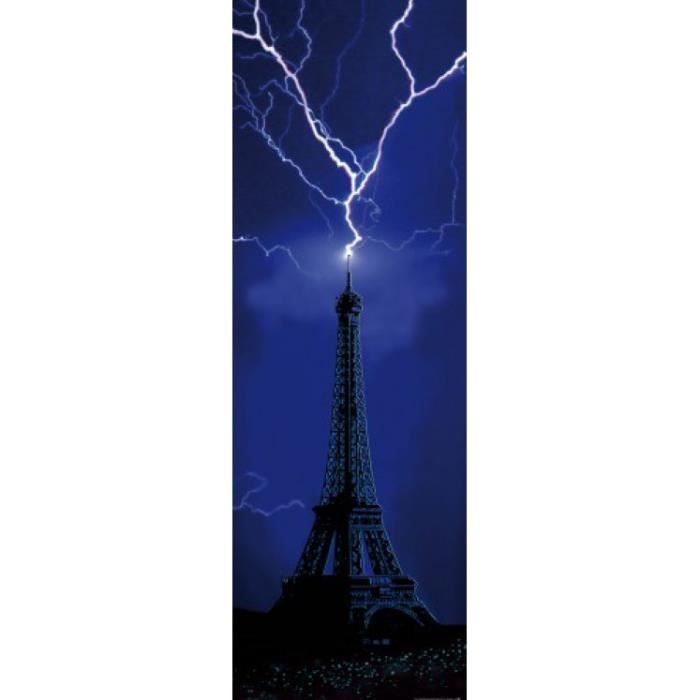 Tour Eiffel Frappée Par La Foudre
