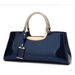 A Cher Main Bleu Vente Pas Achat Vernis Sac rdQoWECeBx
