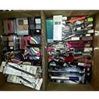 COFFRET CADEAU BEAUTÉ Lot de 25pcs de cosmetique L'oreal&gemey maybellin COFFRET CADEAU BEAUTÉ Lot de 25pcs de cosmetique L'oreal&gemey maybellin