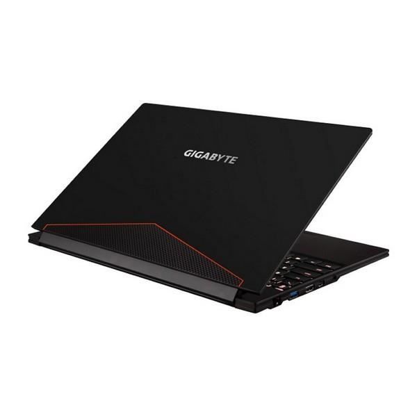 Jeux sur ordinateur portable Gigabyte GA-C106F516-ES-B051