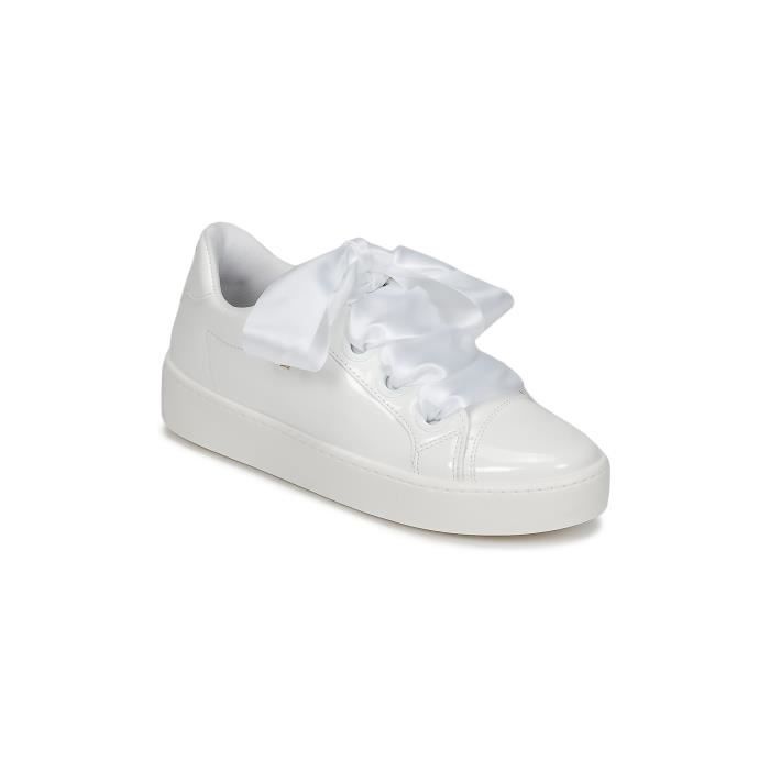 Baskets Vente Blanc Urny Achat Blanc Femme Blanc basket Guess OdqxwgCg