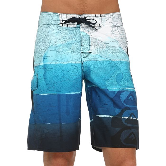 Modèle Alpha. Coloris  bleu et marine. Short de bain QUIKSILVER